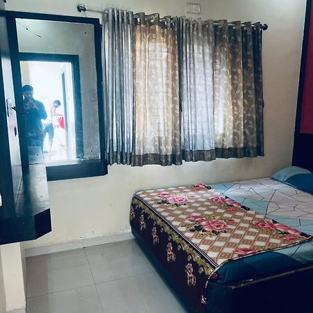 Hotel Sai Vasant Vihar 舍地 外观 照片