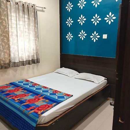 Hotel Sai Vasant Vihar 舍地 外观 照片